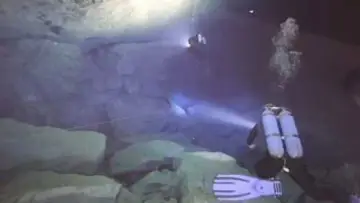 Задник к фильму "Gruta do Lago Azul" #1121328