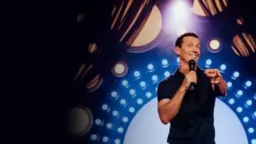 Задник к фильму "Rove McManus: Loosey Goosey" #492574