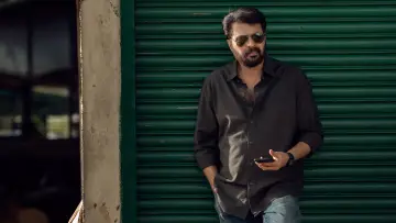Задник к фильму "ഡൊമിനിക് ആൻഡ് ലേഡീസ് പേഴ്സ്" #682515