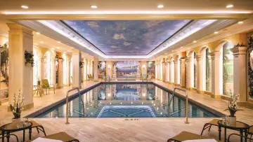 Задник к фильму "The Worlds Most Luxurious Retirement Homes" #504026