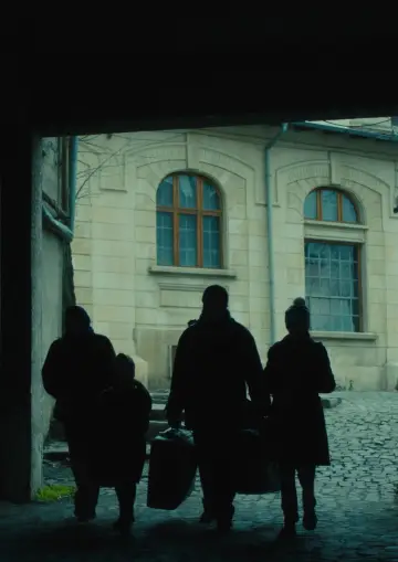 Постер к фильму "Between Borders" #982435