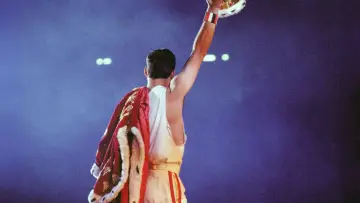 Задник к фильму "Queen: We Are the Champions - Die Geschichte der größten Sporthymne aller Zeiten" #942983