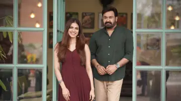 Задник к фильму "ഹൃദയപൂര്‍വ്വം" #784273