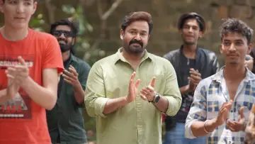 Задник к фильму "ഹൃദയപൂര്‍വ്വം" #784291