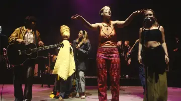 Задник к фильму "Lilith Fair: Building a Mystery" #845178