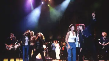 Задник к фильму "Lilith Fair: Building a Mystery" #845179