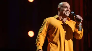 Задник к фильму "Joe Rogan: Burn the Boats" #1173763