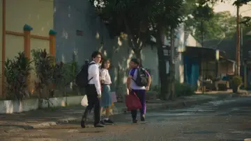 Задник к фильму "1 Kakak 7 Ponakan" #704994
