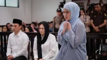 Задник к фильму "Norma: Antara Mertua dan Menantu" #673485