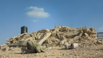 Задник к фильму "חוקי מדבר | قوانین الصحراء" #982388