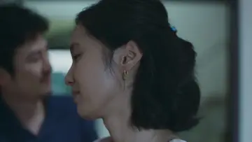 Задник к фильму "พนักงานใหม่ (โปรดรับไว้พิจารณา)" #966426