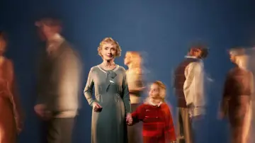 Задник к фильму "National Theatre Live: Dear Octopus" #942874
