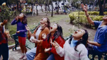 Задник к фильму "El diablo fuma (y guarda las cabezas de los cerillos quemados en la misma caja)" #976666