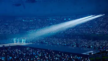 Задник к фильму "하이라이트: 라이츠 고 온, 어게인 인 시네마" #1608825
