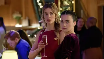 Задник к фильму "Unwrapping Christmas: Lily