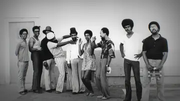 Задник к фильму "Earth, Wind & Fire (To Be Celestial vs. That