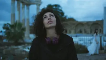 Задник к фильму "Gündüz Apollon Gece Athena" #781299