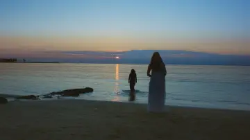 Задник к фильму "Gündüz Apollon Gece Athena" #781300