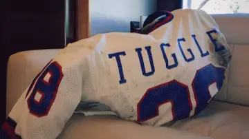 Задник к фильму "Mr. Irrelevant: The John Tuggle Story" #673823