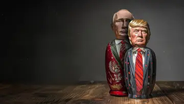 Задник к фильму "Opération Trump : Les espions russes à la conquête de l