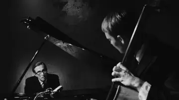 Задник к фильму "Everybody Digs Bill Evans" #535963