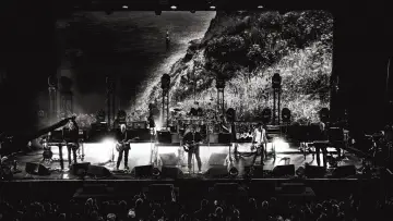 Задник к фильму "The Cure: The Show Of A Lost World (Troxy Live 2024)" #932190