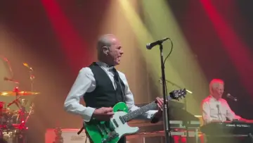 Задник к фильму "Status Quo, Rockin