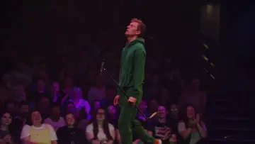 Задник к фильму "James Acaster: Hecklers Welcome" #681906