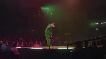 Задник к фильму "James Acaster: Hecklers Welcome" #681909
