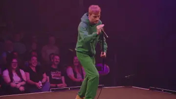 Задник к фильму "James Acaster: Hecklers Welcome" #681921