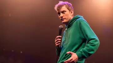 Задник к фильму "James Acaster: Hecklers Welcome" #681923