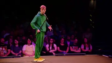 Задник к фильму "James Acaster: Hecklers Welcome" #681925
