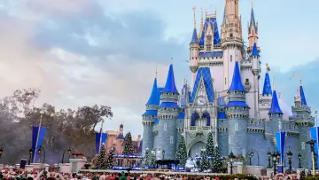 Задник к фильму "Disney Parks Magical Christmas Day Parade" #735251