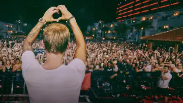 Задник к фильму "Avicii: мой последний концерт" #941715