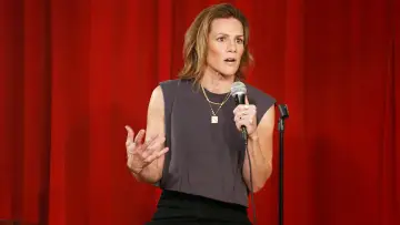Задник к фильму "Cameron Esposito: Four Pills" #1641013