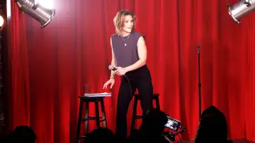 Задник к фильму "Cameron Esposito: Four Pills" #1641014