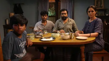 Задник к фильму "டூரிஸ்ட் ஃபாமிலி" #623547