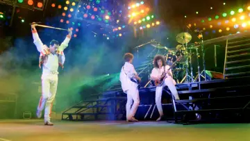 Задник к фильму "Queen: Live in Budapest - Hungarian Rhapsody" #1525967