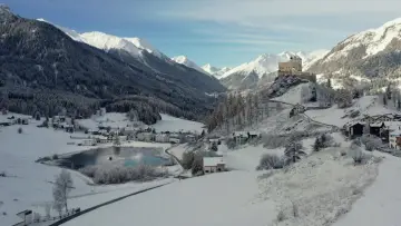 Задник к фильму "Nos chastè – Das Schloss Tarasp und seine märchenhafte Geschichte" #1631634