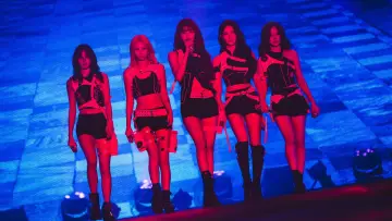 Задник к фильму "(여자)아이들 월드투어 [아이돌] 인 시네마" #1175431