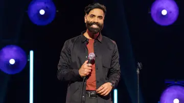 Задник к фильму "Paul Chowdhry: Family Friendly Comedian" #981992