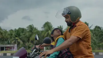 Задник к фильму "பறந்து போ" #784989