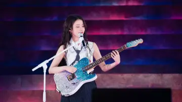 Задник к фильму "아이유 콘서트 : 더 위닝" #704089
