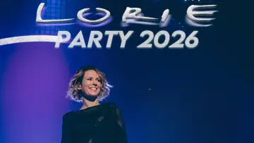 Задник к фильму "Lorie Party 2026 au cinéma" #912137