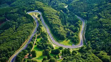 Задник к фильму "Nürburgring - 100 Jahre grüne Hölle" #1147750