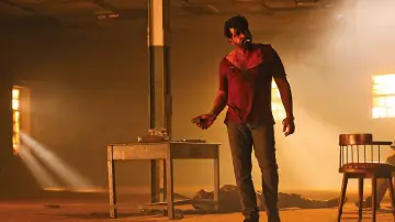 Задник к фильму "ரெட்ட தல" #593322
