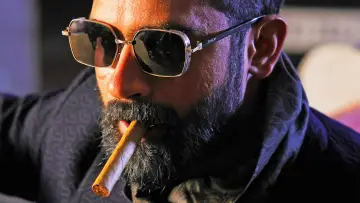 Задник к фильму "ரெட்ட தல" #593329