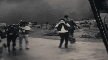 Задник к фильму "The Stringer: The Man Who Took the Photo" #734612