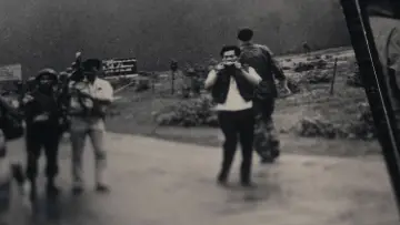 Задник к фильму "The Stringer: The Man Who Took the Photo" #734613