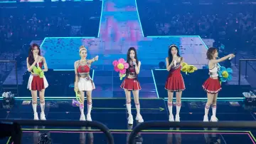 Задник к фильму "레드벨벳 해피니스 다이어리 : 마이 디어, 레베럽 인 시네마" #1712319